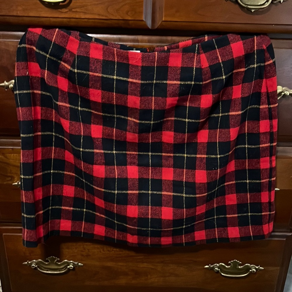 Red and black plaid skirt!!